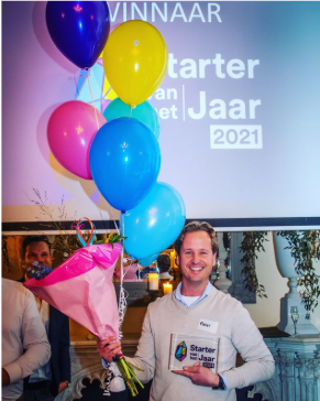 Pieter Engels met de award Starter van het Jaar 2021